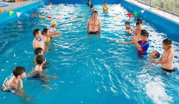 Mỗi năm, hồ bơi công viên nước Thanh Lễ thu hút rất đông người đến vui chơi, giải trí
