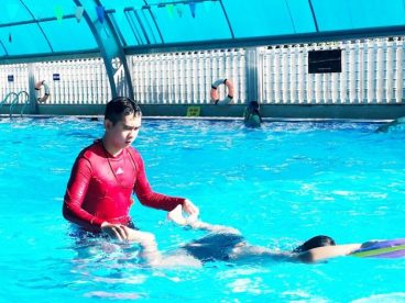 Khóa học bơi chất lượng tại hồ bơi Trung Sơn